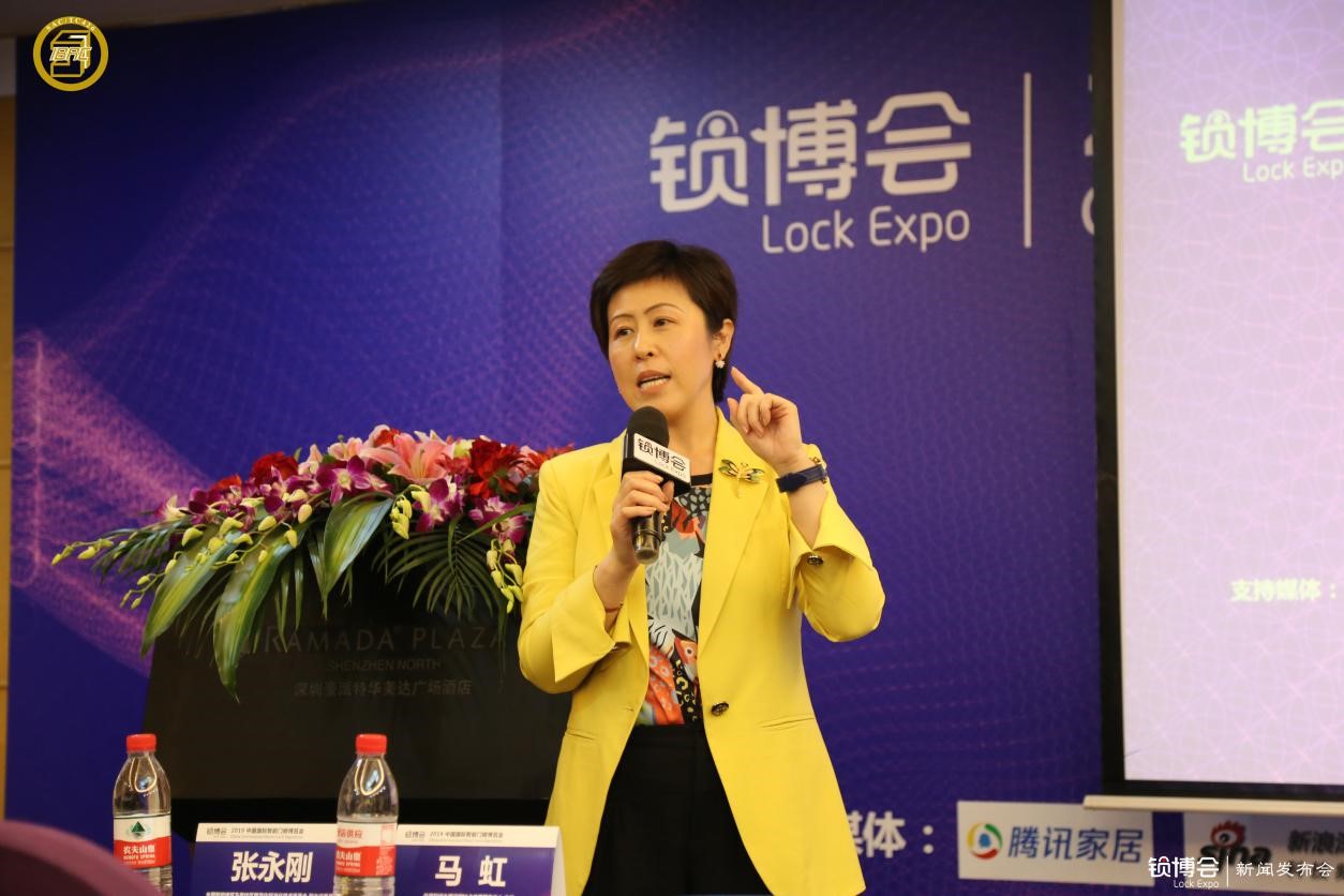  （住房和城鄉(xiāng)建設部IC卡應用服務中心主任、全國智能建筑及居住區(qū)數(shù)字化標準化技術委員會 副主任委員馬虹現(xiàn)場回答媒體問題）