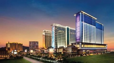 以波利尼西亞為主題的澳門(mén)喜來(lái)登金沙城中心酒店擁3,896間客房及套房，將于9月20日開(kāi)幕。位于金沙城中心的澳門(mén)喜來(lái)登酒店是整個(gè)澳門(mén)較大的酒店，也是喜達(dá)屋酒店與度假村集團(tuán)在全球較大的酒店。