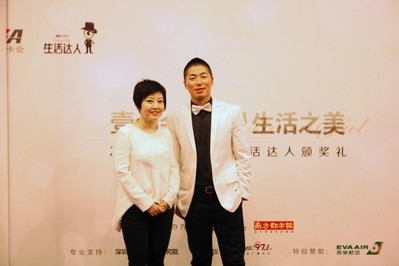 跨界文化人曉昱為健身達(dá)人李朝陽頒獎，她高度評價生活達(dá)人評選活動，認(rèn)為它是一個重新認(rèn)識城市的過程。