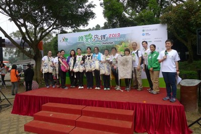 亞洲博聞的一個員工團隊更憑其合乎環(huán)保原則、具創(chuàng)意、有效率的運送用具奪得《最醒目植樹大獎》。