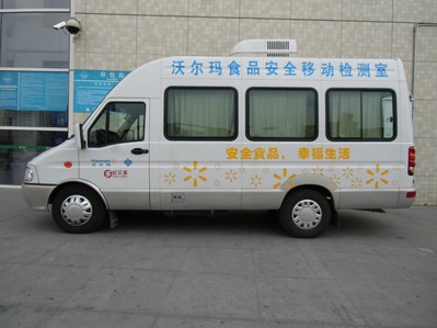 沃爾瑪食品安全移動檢測車目前覆蓋廣州、深圳、東莞的33間門店，并即將把服務(wù)范圍擴大到廣東全省的70多間門店。