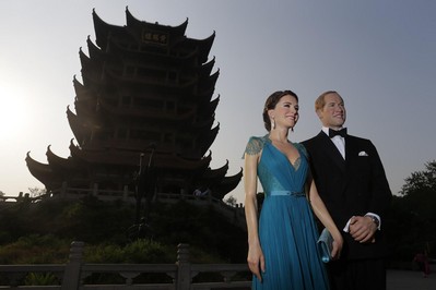 七夕當(dāng)天，英國皇室夫婦出現(xiàn)在武漢地標(biāo)性景點(diǎn)黃鶴樓，原來是武漢杜莎夫人蠟像館為市民準(zhǔn)備的情人節(jié)驚喜。