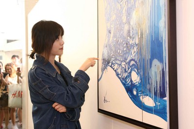 韓國人氣女星具惠善才華洋溢，兼任演員、歌手、導(dǎo)演、作家、畫家、作曲家多重身份