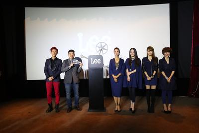 圖片1 Lee《好奇不滅》微電影發(fā)布會新聞?wù)掌?發(fā)布現(xiàn)場主創(chuàng)人員合照(1) (何昊文、葉念琛、張歆藝、盛朗熙、連詩雅、雷琛瑜)