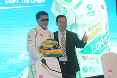 江蘇龍蟠石化總經(jīng)理石俊峰、飛越車手謝雨均