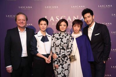 LASCANA大中華區(qū)執(zhí)行長、OTTO集團董事會成員兼Hermes Europe全球CEO Hanjo Schneider先生、LASCANA大中華區(qū)執(zhí)行長Sonja Chen小姐攜手袁詠儀，安以軒和高以翔